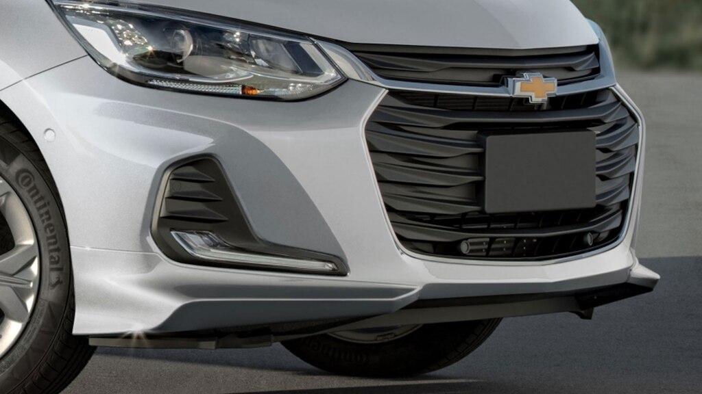 Spoiler frontal y otros accesorios externos deportivos originales para tu sedán Chevrolet Onix 2025