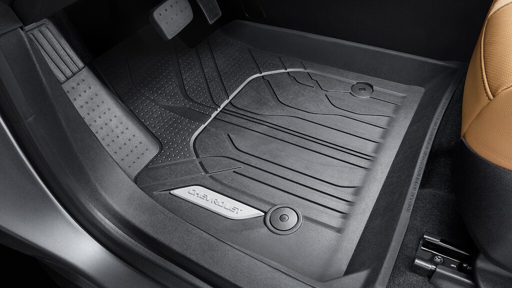 Personaliza el interior de tu camioneta con el tapete de vinil rígido frontal en negro con emblema Chevrolet Blazer 2025