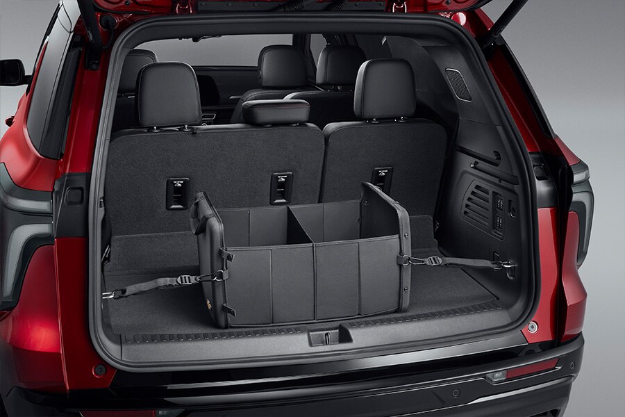 Nueva Traverse 2024, organizador de cajuela en negro con emblema Chevrolet