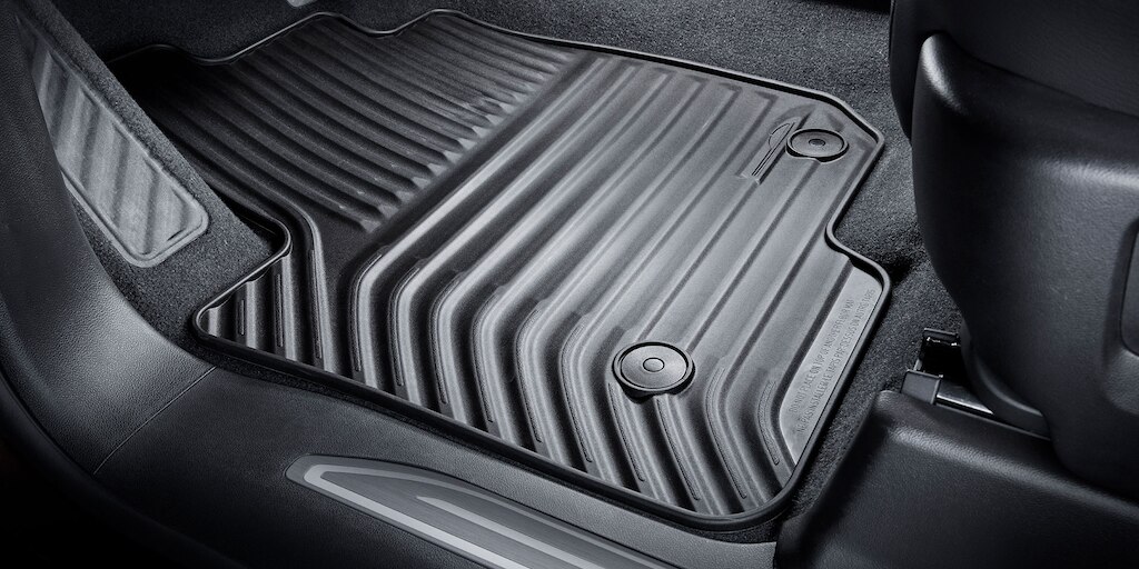 Tapetes de vinil delanteros color negro para tu camioneta Chevrolet Silverado Turbo 2024
